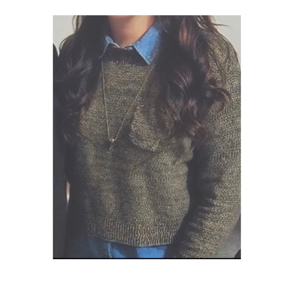 Levi’s Cropped Sweater. - Picture 5 of 5
